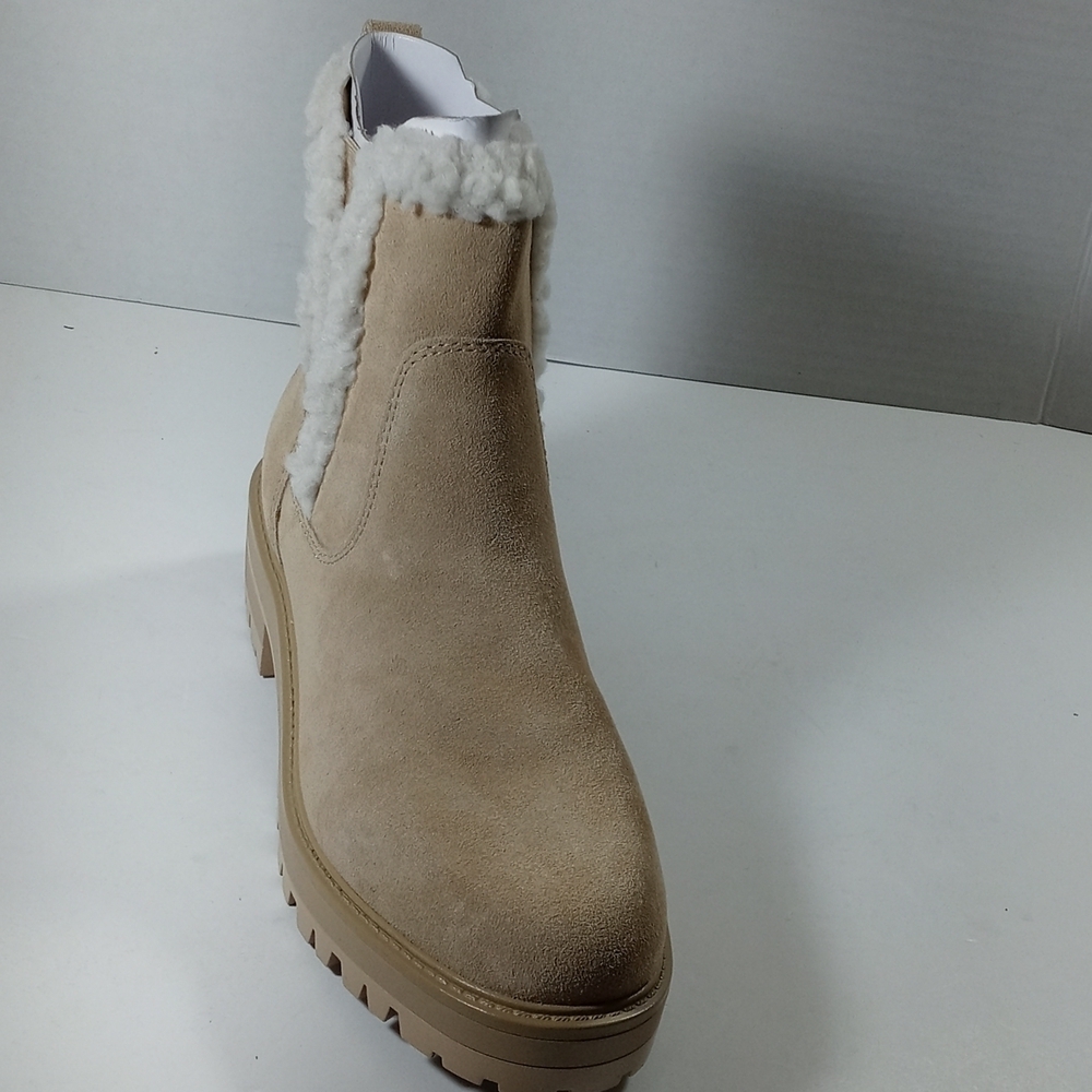 Boot - Picture 3 of 11